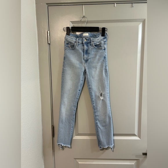 MOTHER Denim - MOTHER Denim The insider crop Jean in color Outerspace